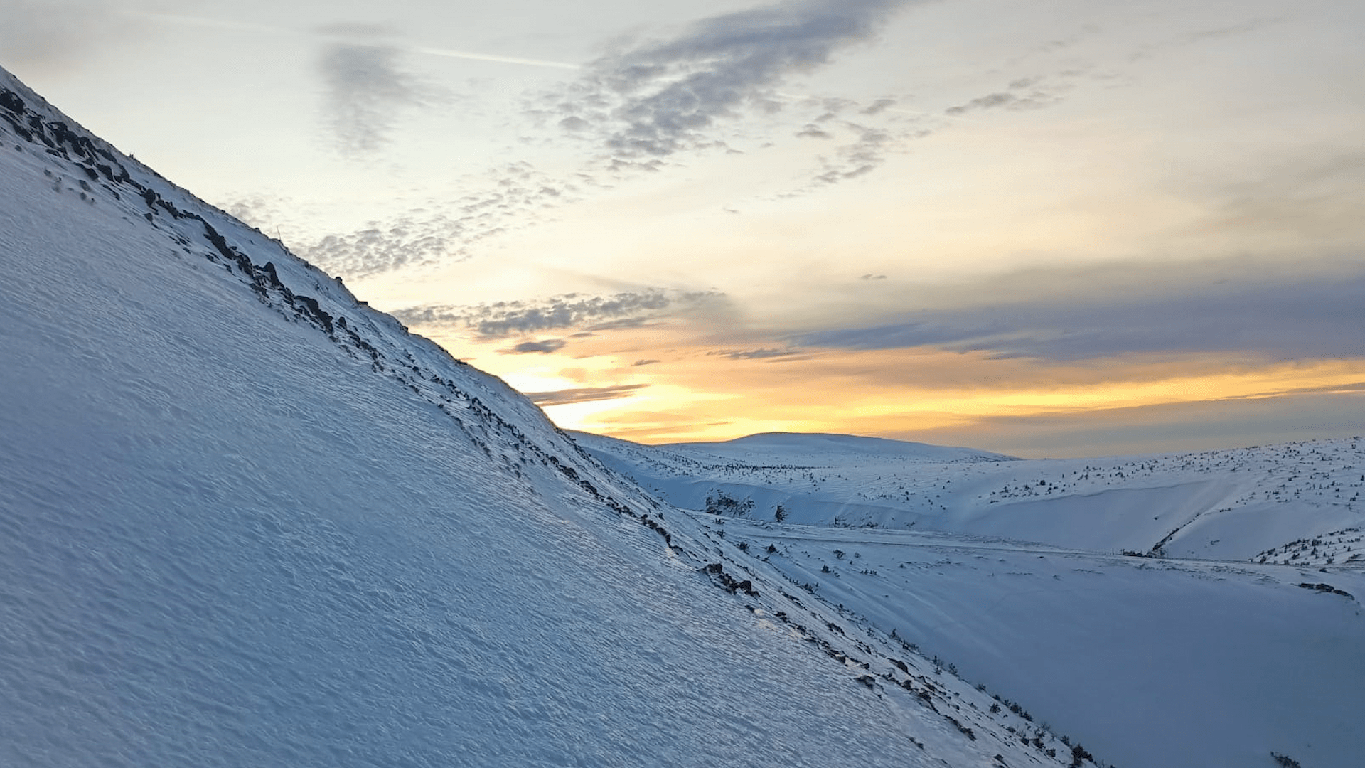 Záchranná akce po pádu dvou mužů ze severního svahu Sněžky 30. ledna 2024 