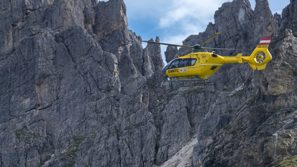 Vrtulník rakouských záchranářů