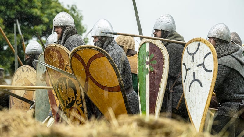 Bitvy raného středověku na území českého státu vedly menší armády, v nichž se uplatňovaly oddíly z různých koutů Evropy