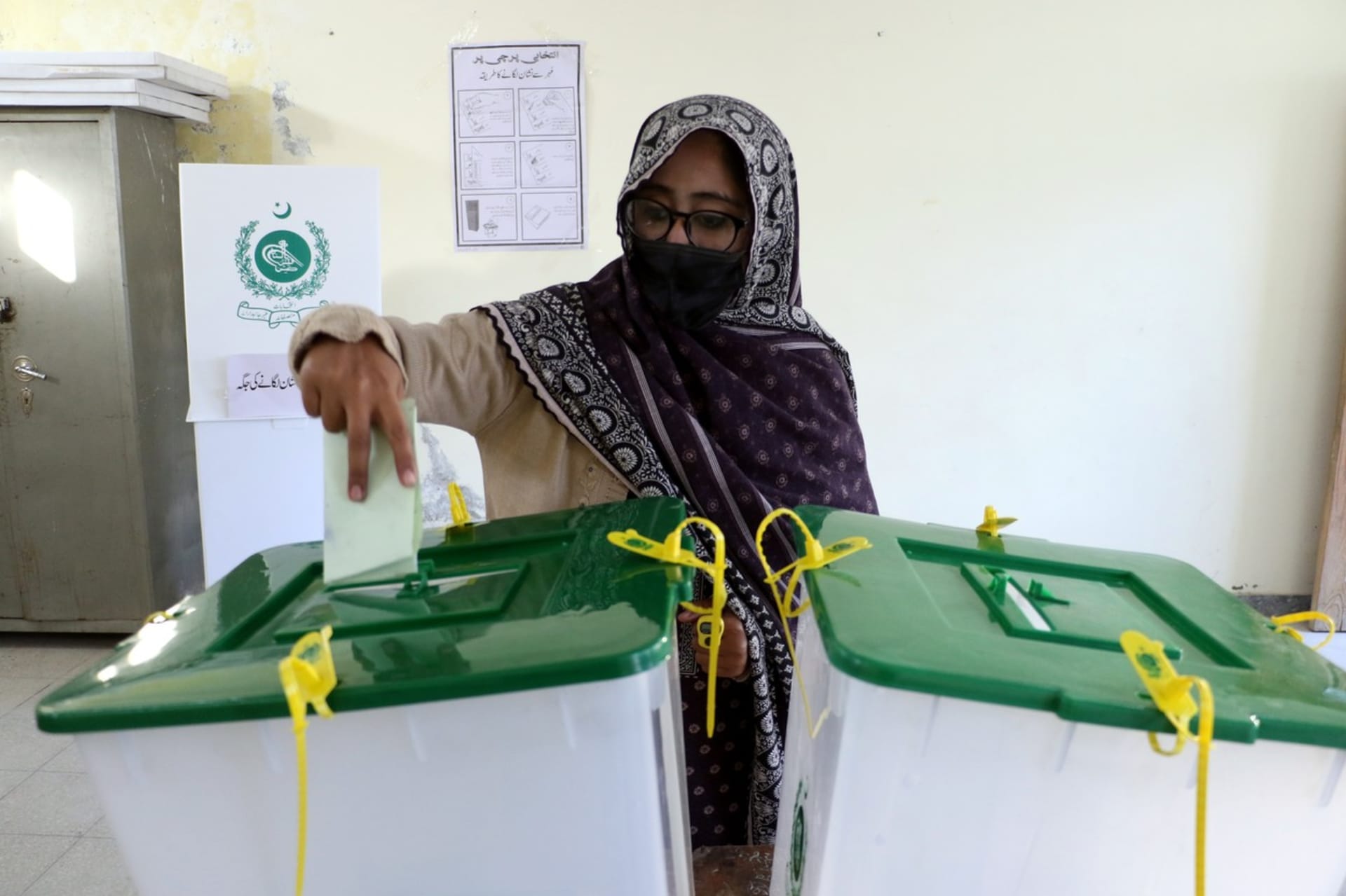 V Pákistánu probíhají parlamentní volby.