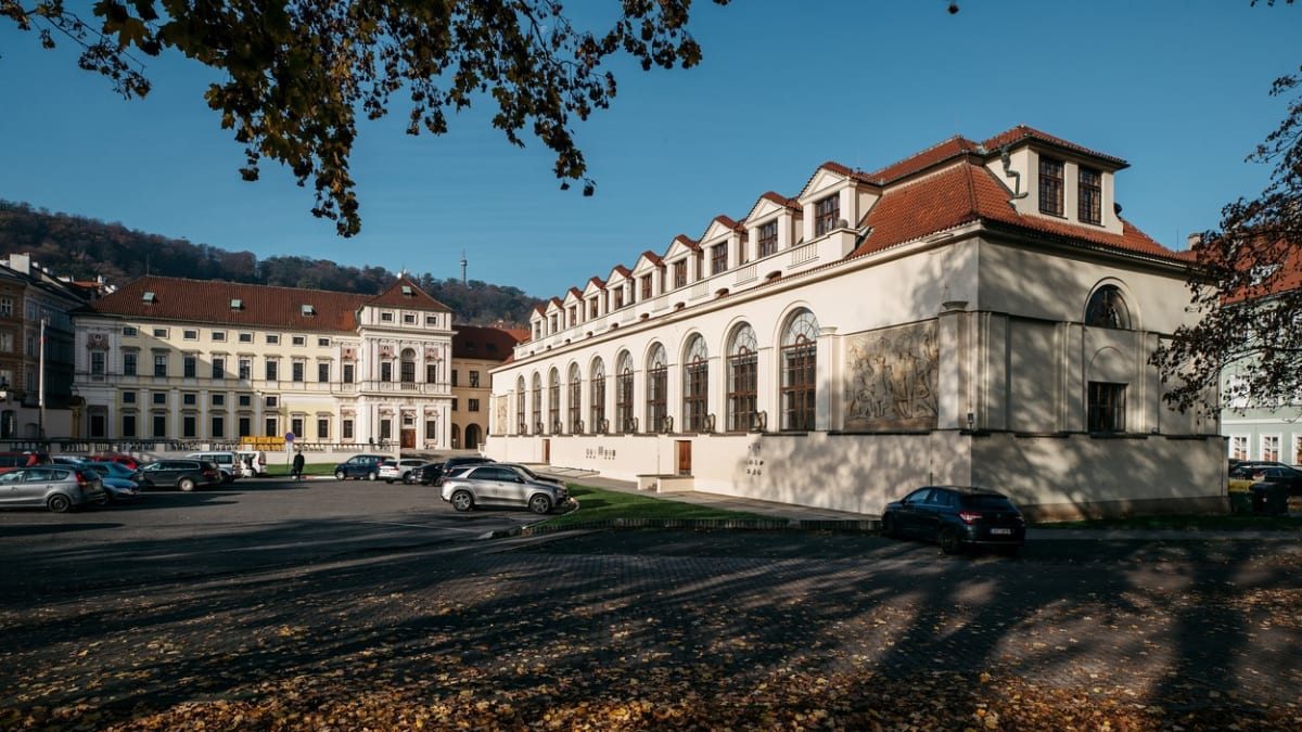 Palác Michny z Vacínova (Tyršův dům), který je sídlem České obce sokolské.