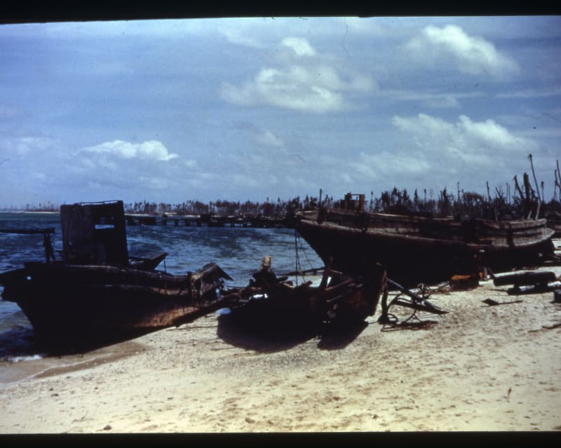 Americké vyloďovací čluny na pobřeží Kwajaleinu
