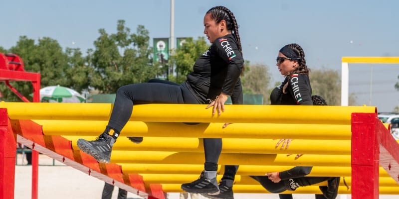 Čistě ženský SWAT tým z Chile na mezinárodní soutěži v Dubaji