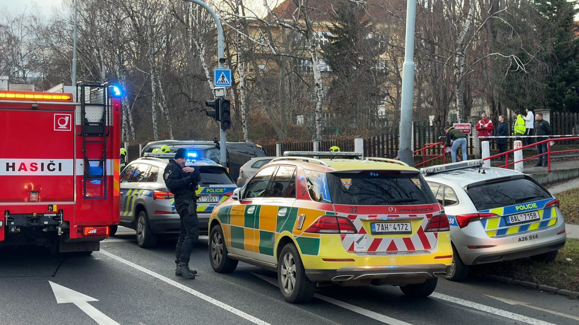 Vážná nehoda tří osobních aut v pražské Patočkově ulici
