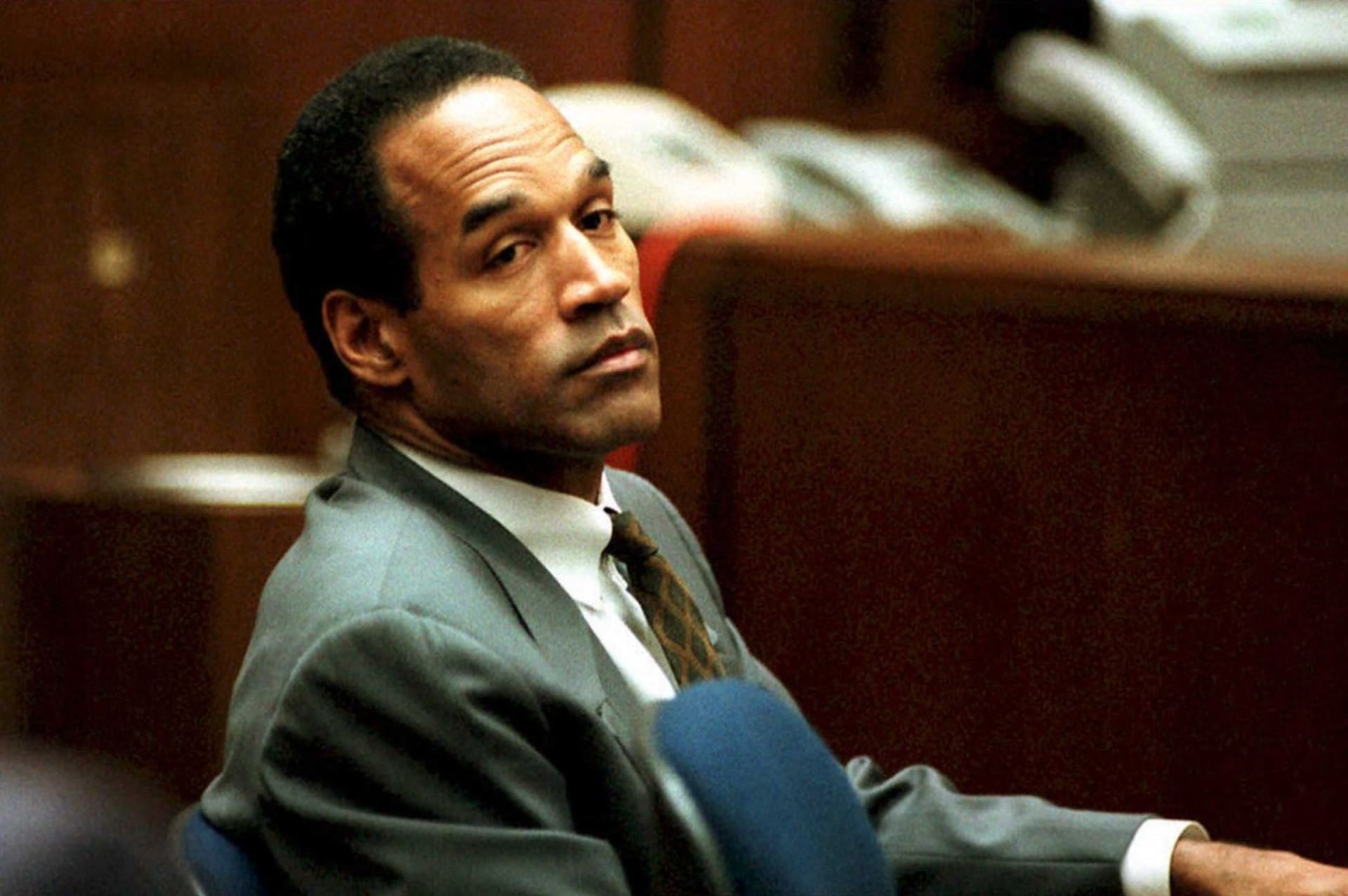 O. J. Simpson během tzv. procesu století v roce 1994, ve kterém čelil obžalobě z dvojnásobné vraždy.