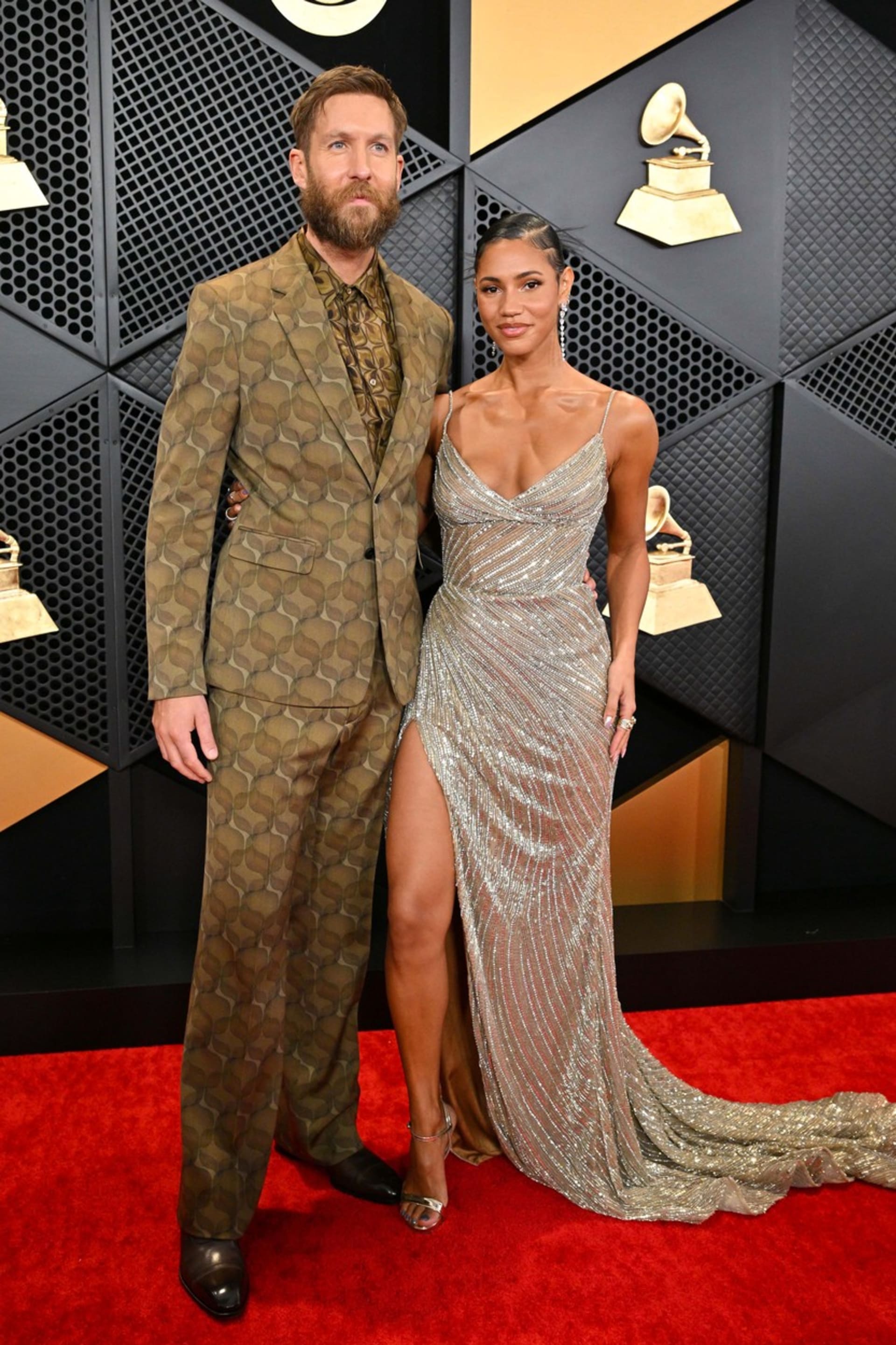 Calvin Harris s manželkou Vick Hopeovou na udílení cen Grammy