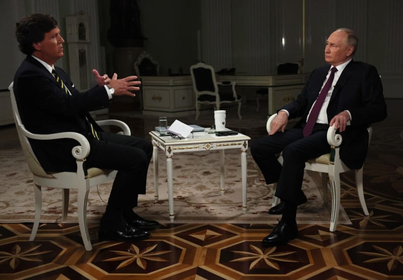 Moderátor Tucker Carlson vyzpovídal Vladimira Putina.
