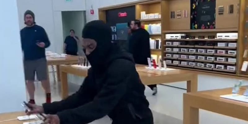 Zloděj v Apple Storu