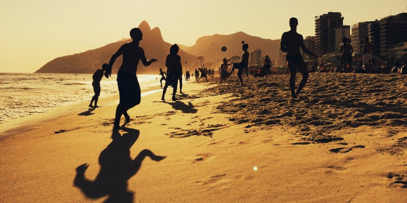 Pláž Ipanema v Brazílii je natolik oblíbená, že je rozdělaná na části podle toho, kdo se na ní schází.