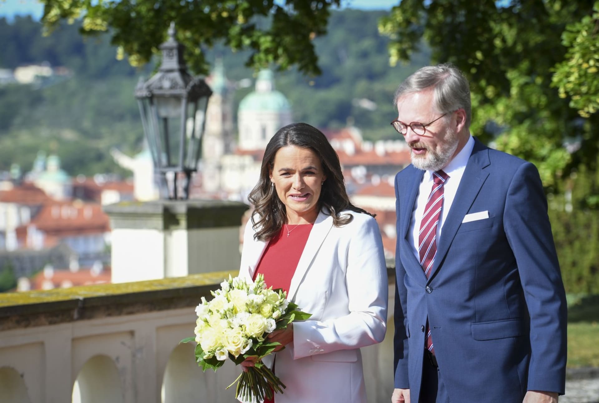 Maďarská prezidentka Katalin Nováková s českým premiérem Petrem Fialou (ODS)