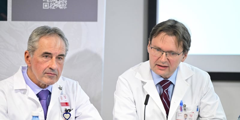 Přednosta kardiocentra a kliniky kardiologie Institutu klinické a experimentální medicíny IKEM Josef Kautzner (vlevo)