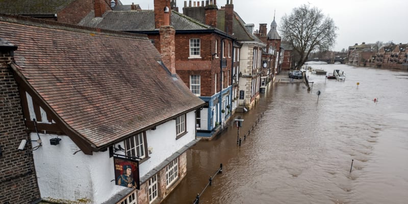 Na konci ledna postihly anglický York ničivé záplavy.