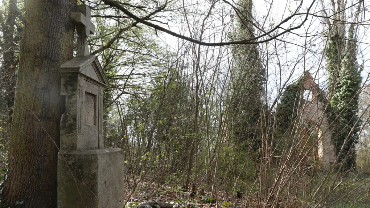 Ústavní hřbitov v pražských Bohnicích