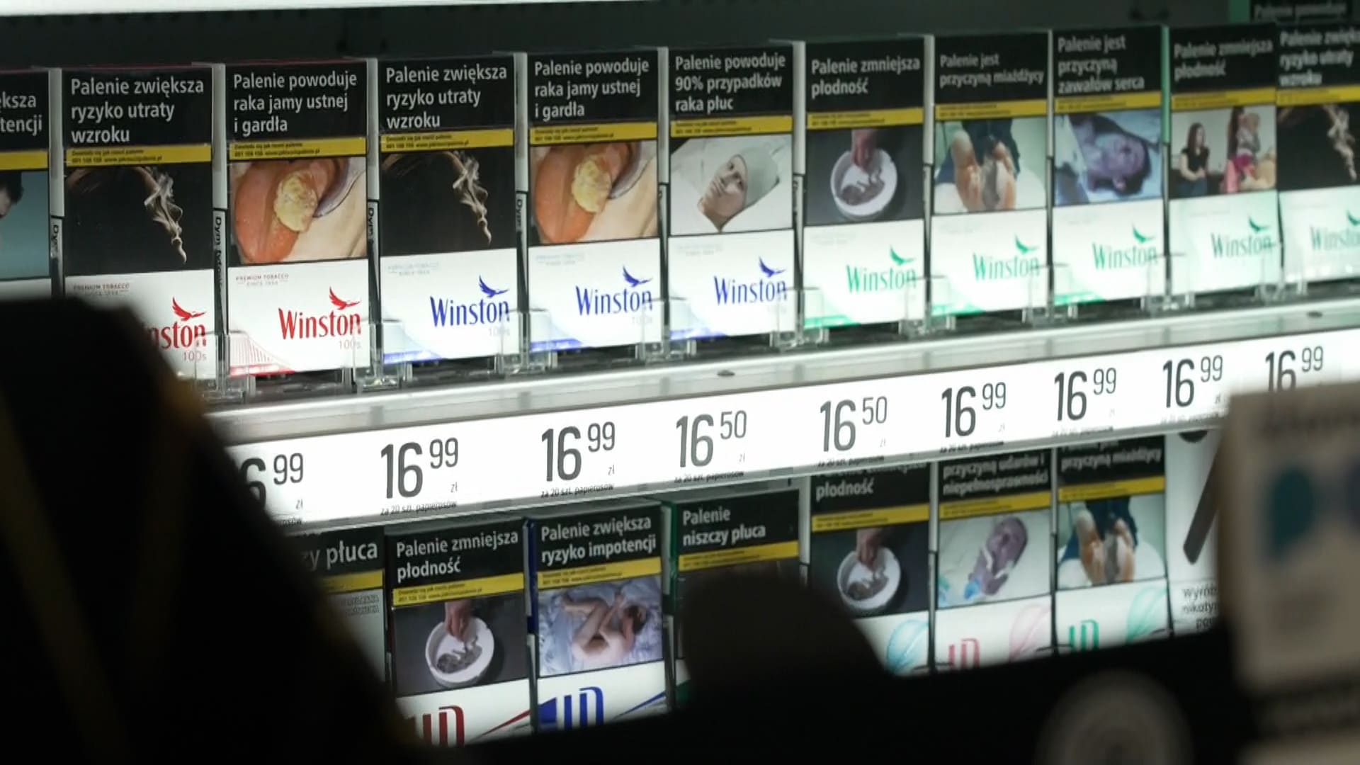 Stále více Čechů nakupuje cigarety v zahraničí.