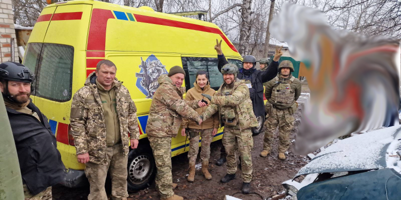 Čeští dobrovolníci z Team4Ukraine se podělili o své fotografie z výprav na Ukrajinu.