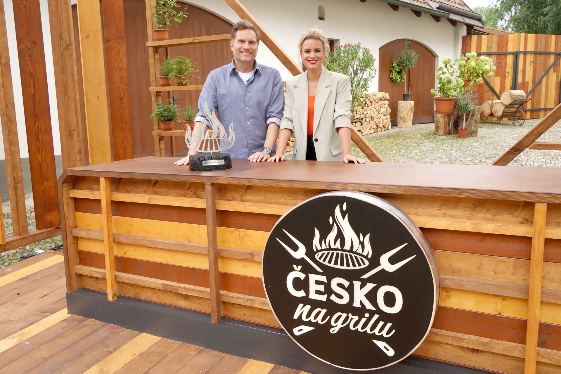 Na televizi Prima a prima odstartuje show Česko na grilu. 