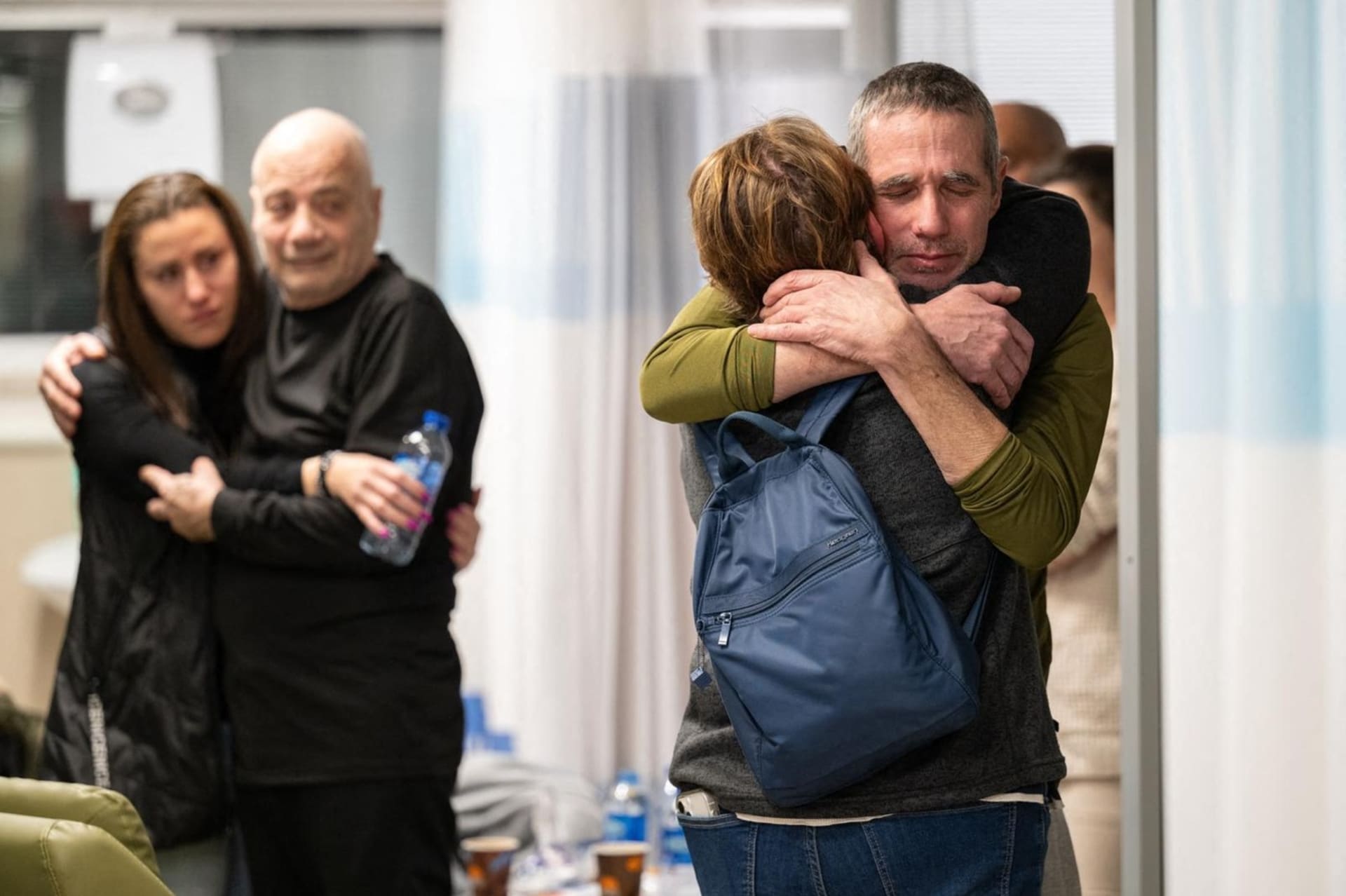Izraelští vojáci zachránili v Rafáhu Fernanda Marmana (61) a Louise Hara (70), kteří byli převezeni do izraelské nemocnice.