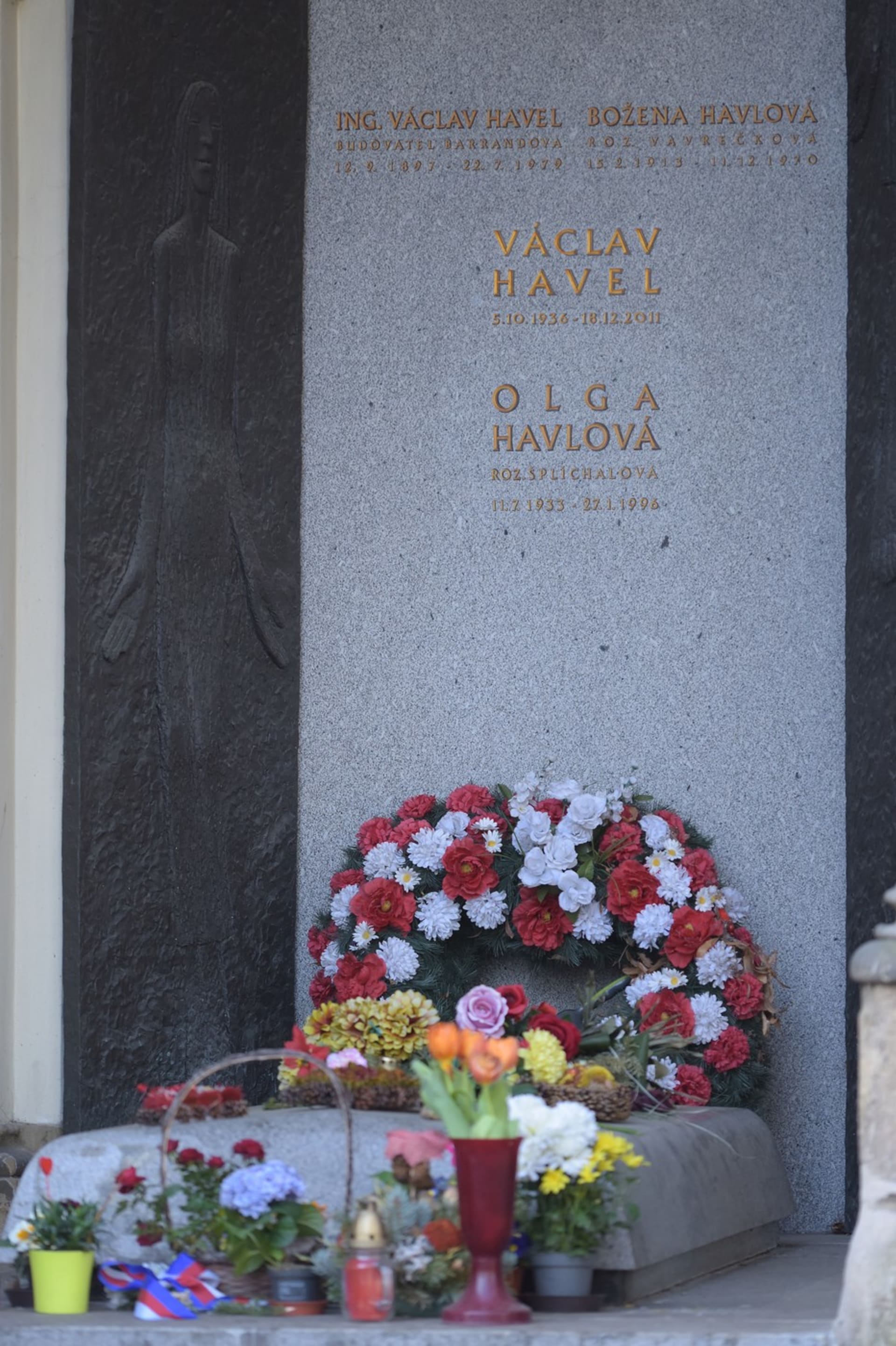 Hrob Václava Havla v pražských Strašnicích