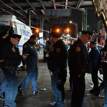Útočník v newyorském metru zasáhl několik nevinných kolemjdoucích (12. 2. 2024).