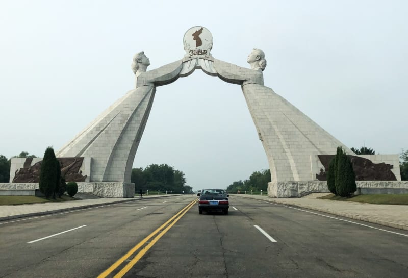 Monumentální oblouk sjednocení v severokorejském Pchjongjangu byl v lednu odstraněn.