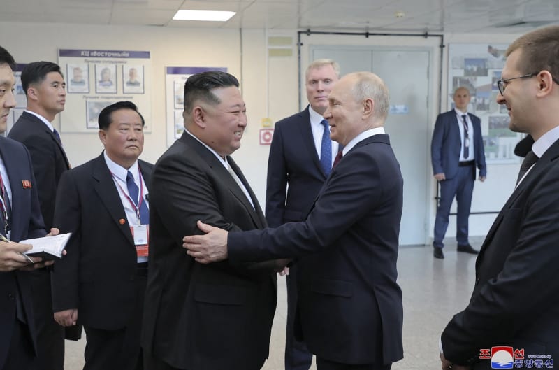 Kim Čong-Un a Vladimír Putin se sešli na kosmodromu Vostočnyjv září 2023. 