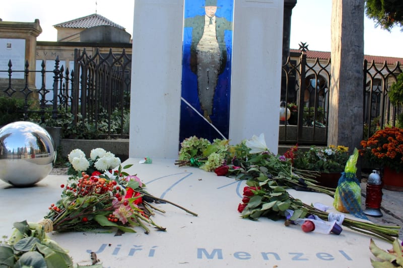 Hrob Jiřího Menzela na pražském Vyšehradě