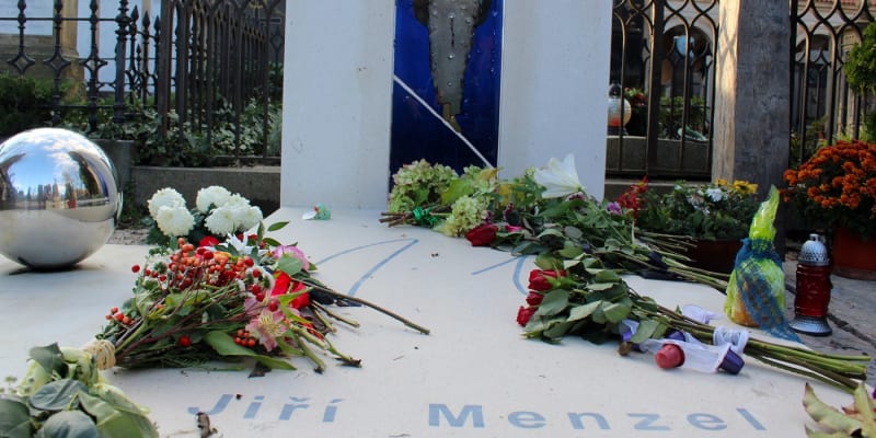 Hrob Jiřího Menzela na pražském Vyšehradě