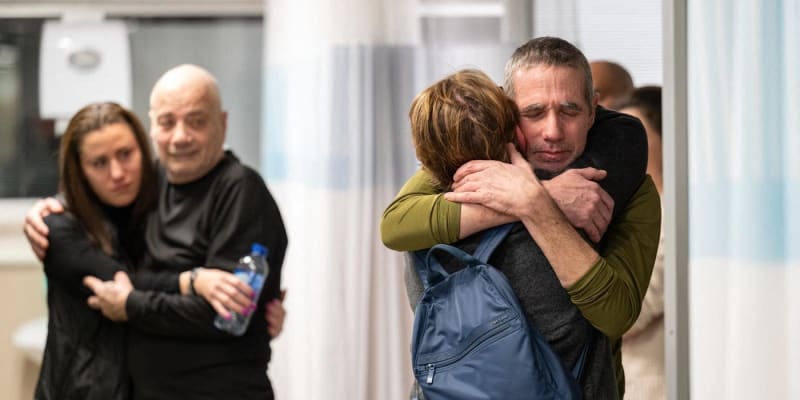 Izraelští vojáci zachránili v Rafáhu Fernanda Marmana (61) a Louise Hara (70), kteří byli převezeni do izraelské nemocnice.