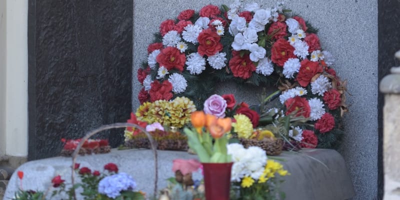 Hrob Václava Havla v pražských Strašnicích
