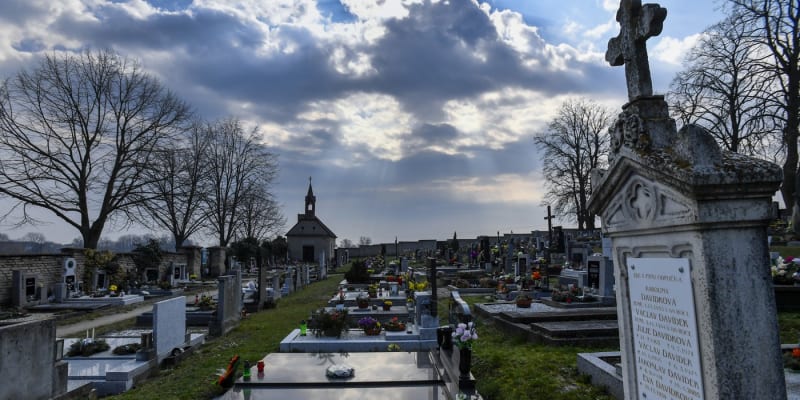 Hřbitov v Milovicích na Nymbursku