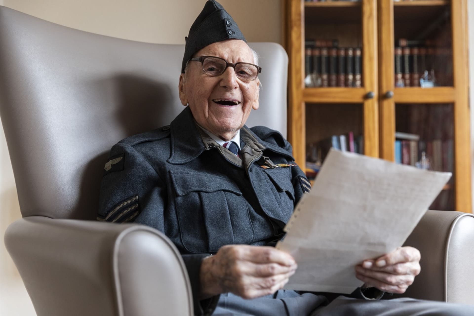 Ačkoliv Bernard oslavil 100. narozeniny, těší se skvělému zdraví.