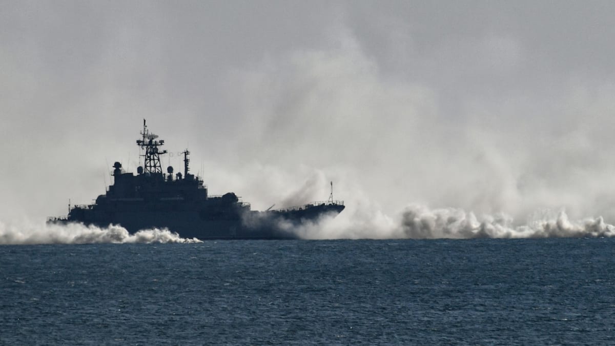 Ukrajinské síly zničily ruskou výsadkovou loď.