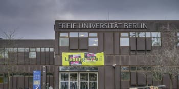 Absurdita v Berlíně. Propalestinský student brutálně zbil Žida, škola ho nesmí vyloučit