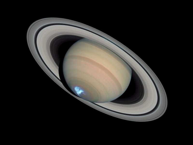 Saturn je druhou největší planetou Sluneční soustavy