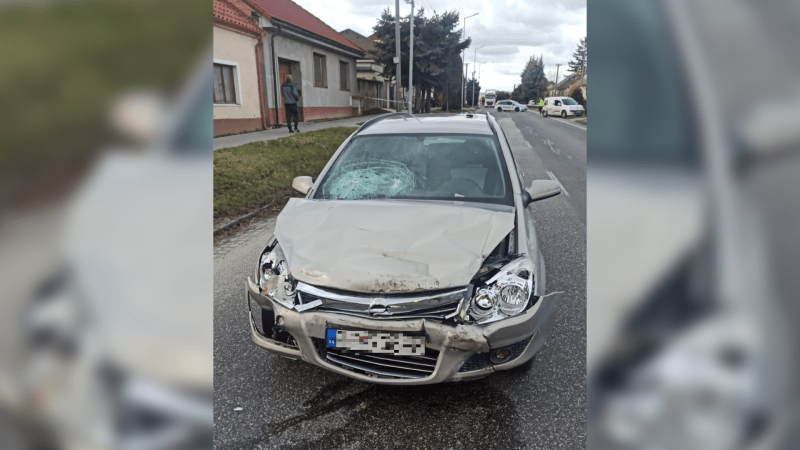 Ve slovenské obci Chtelnica zemřela 54letá žena při rozvážení potravin poté, co ji srazil jiný vůz.