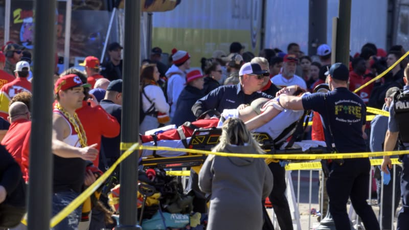 Střelba na oslavě Super Bowlu: Přes 10 zraněných, jeden mrtvý. Policie zadržela podezřelé