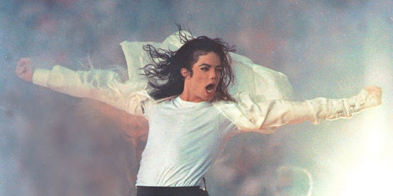 Michael Jackson během svého legendárního vystoupení na Super Bowlu v roce 1993.