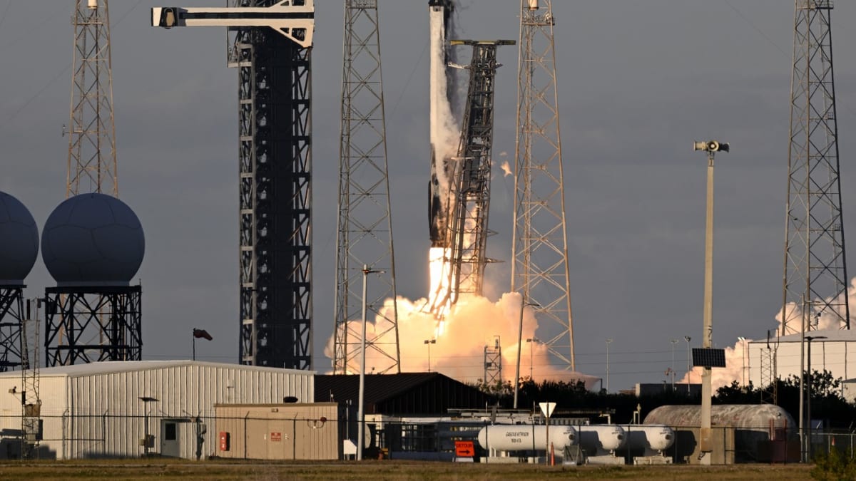 Modul Nova-C na raketě Falcon 9 odstartoval z Floridy.