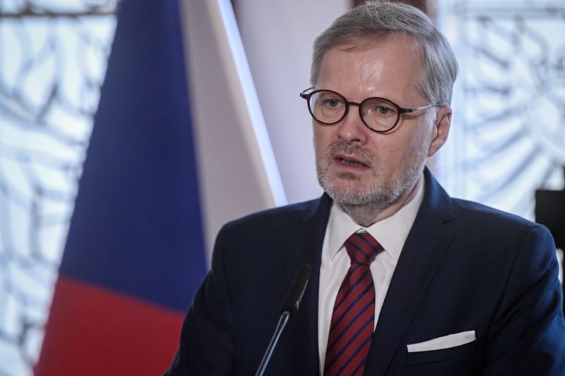 Premiér Petr Fiala (ODS) oznámil, že vláda zapsala tři subjekty na národní sankční seznam.