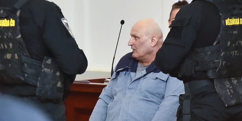Na doživotí odsouzený čtyřiašedesátiletý Josef Kott se 2. února 2022 domáhal u krajského soudu v Plzni obnovy řízení.