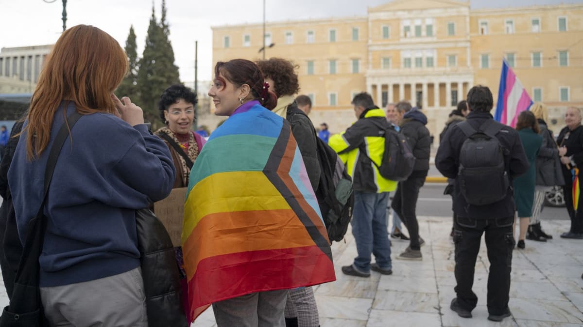 Příznivci manželství pro všechny před řeckým parlamentem