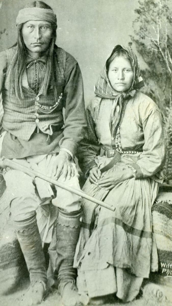 Apačský pár na fotografii z roku 1890