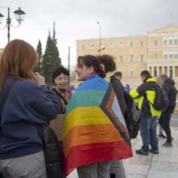 Příznivci manželství pro všechny před řeckým parlamentem