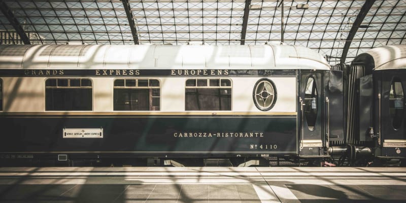 Nahlédně do vlaku Venice Simplon-Orient-Express společnosti Belmond. Jedna cesta vás vyjdete nejméně na 200 tisíc korun.
