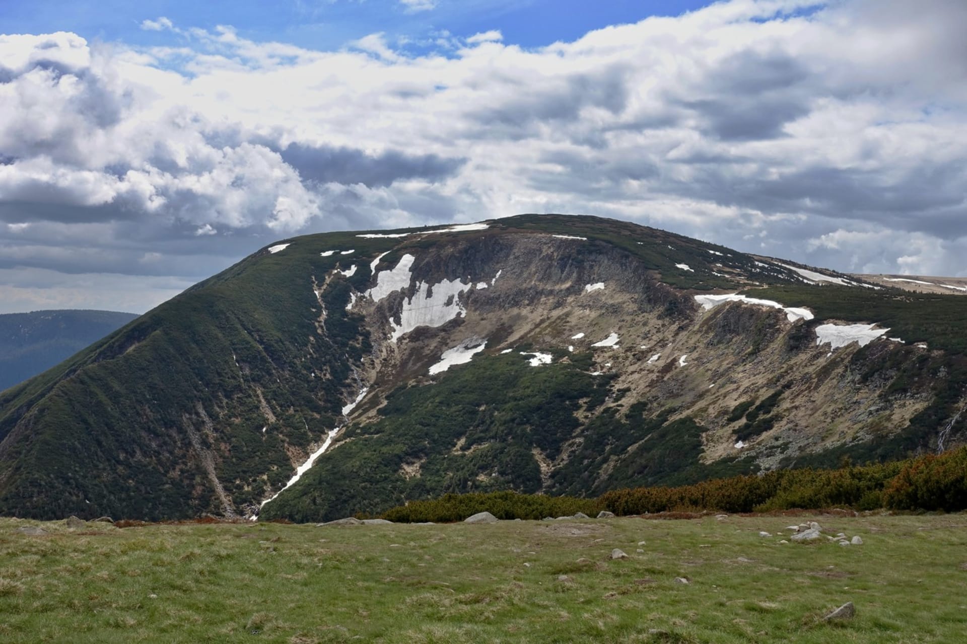 Studniční hora v Krkonoších v letních měsících