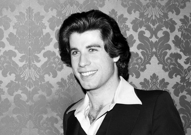 Mladičký John Travolta v roce 1977, kdy jeho herecká kariéra teprve startovala.