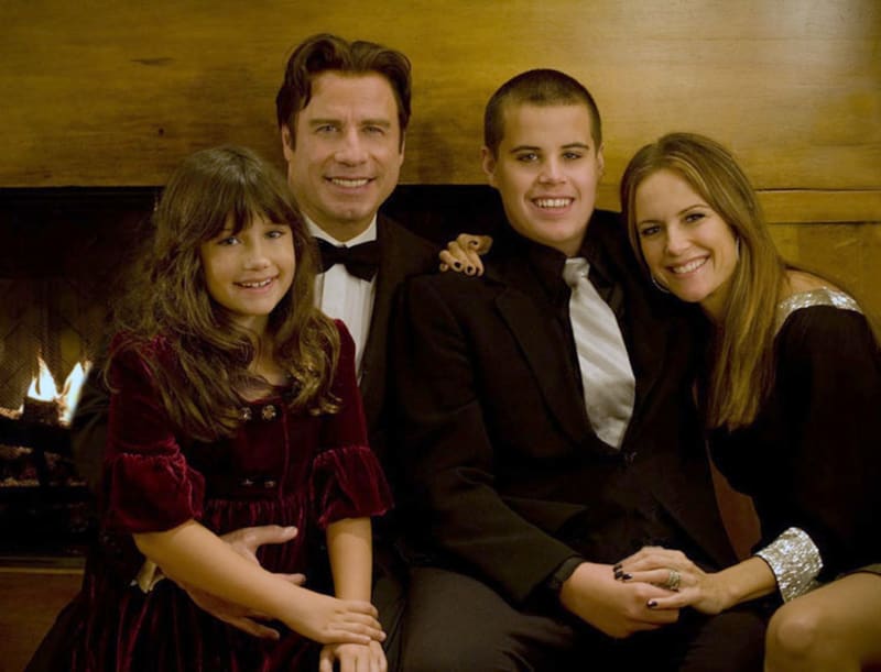 Travolta s manželkou, dcerou Ellou a synem Jettem, který v 16 letech tragicky zemřel.