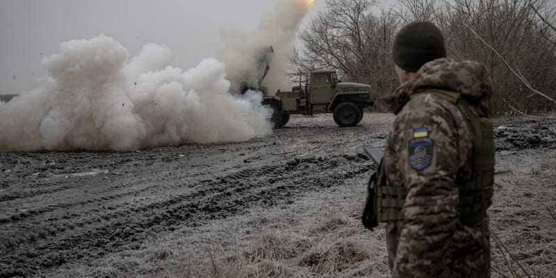 Ukrajinci pali na ruske pozice u Avdijivky.