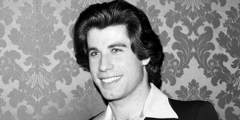 Mladičký John Travolta v roce 1977, kdy jeho herecká kariéra teprve startovala.