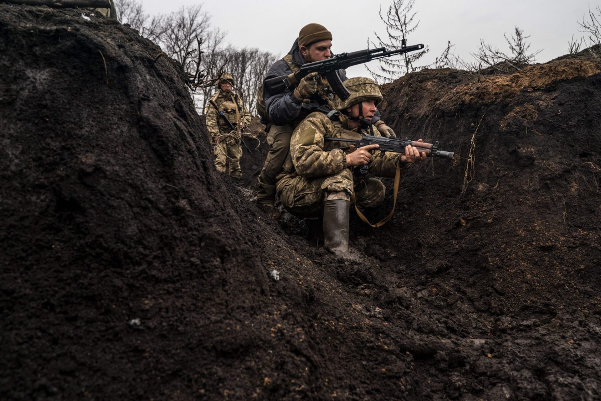 Trénink ukrajinských vojáků v Doněcké oblasti